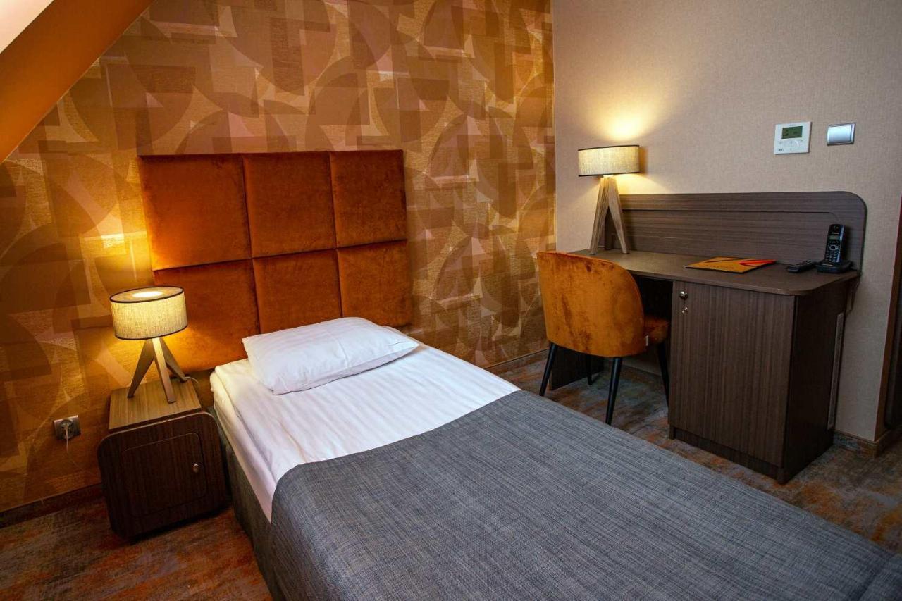 Hotel Styl 70 Pszczyna Eksteriør bilde