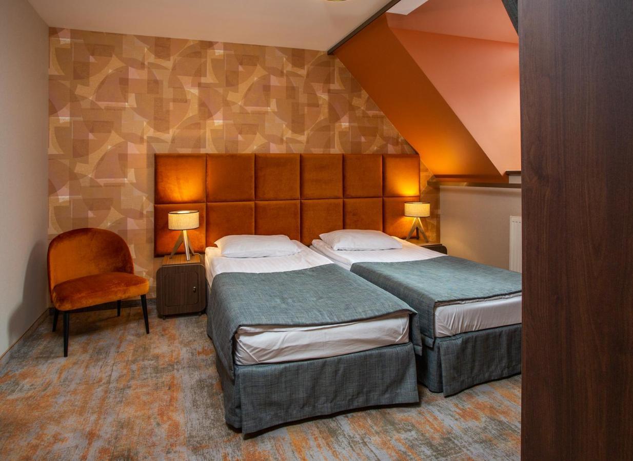 Hotel Styl 70 Pszczyna Eksteriør bilde